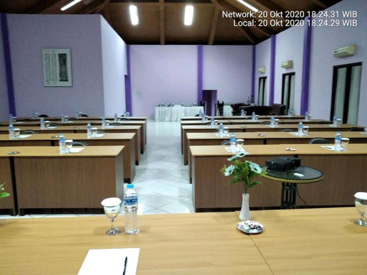 Hotel Signature Mandala Kencana Cianjur Exterior photo